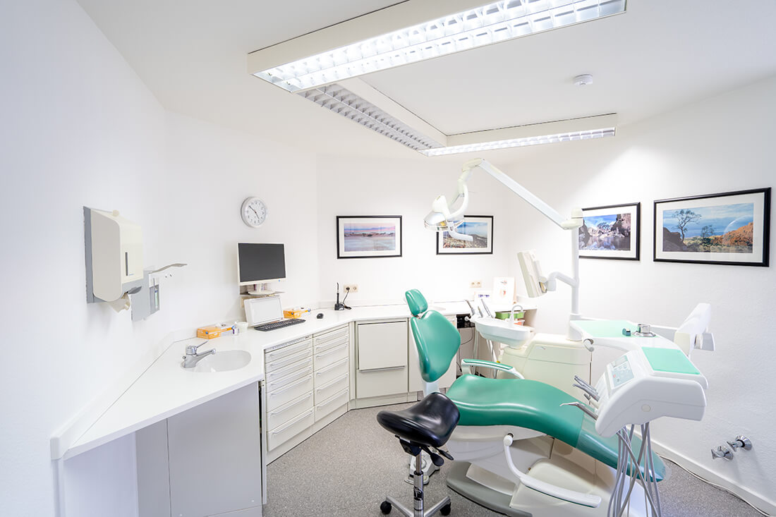 Zahnarztpraxis Duisburg-Nord - Kuchenbecker-Bohnen - ein Behandlungszimmer unserer Praxis